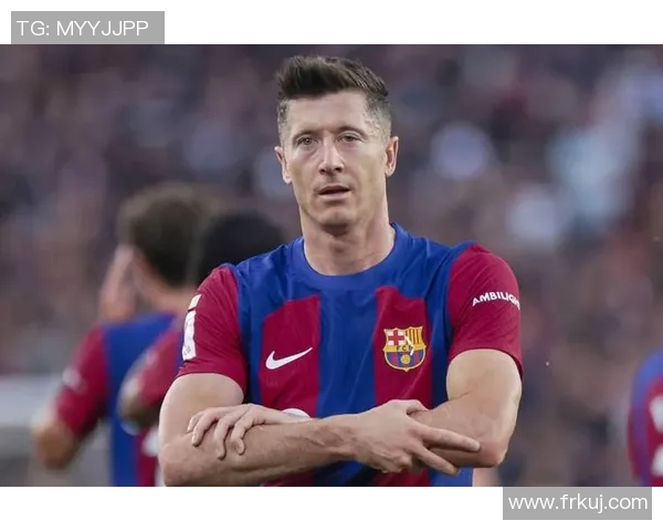 莱万点射助力巴萨逆转胜利展现强大斗志与团队精神 莱万点射助力巴萨逆转胜利展现强大斗志与团队精神