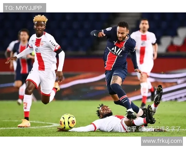 法甲巴黎圣日耳曼击败摩纳哥取得三连胜，领跑联赛积分榜