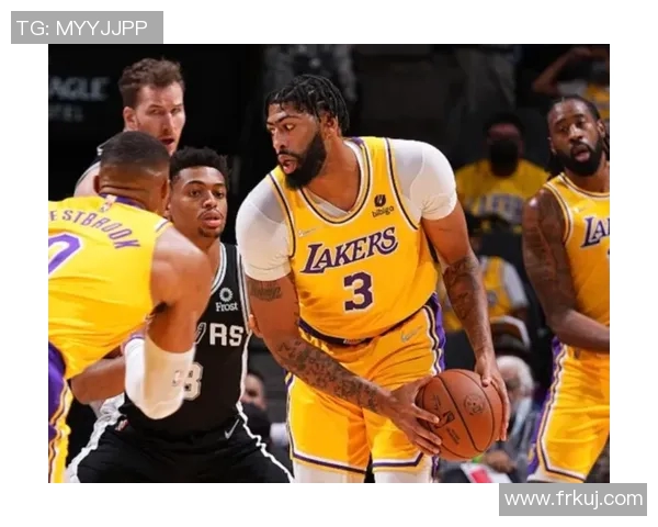 尼克斯星控卫表现惊艳,惨败对手的一场比赛火爆全场 尼克斯星控卫表现惊艳,惨败对手的一场比赛火爆全场